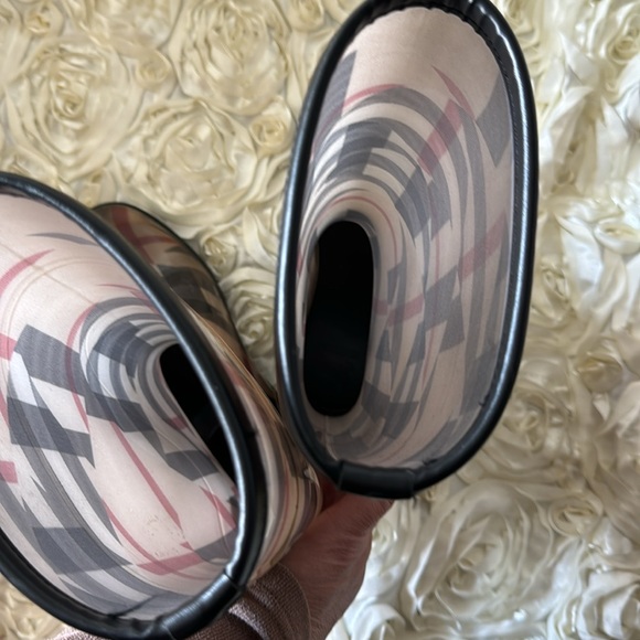 Burberry rain boots size 9 - Picture 10 of 12